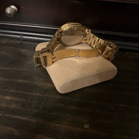 Michael Kors Watch with gold tones, stainless steel.